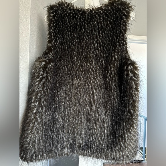 Animal Print Vest - Picture 3 of 11